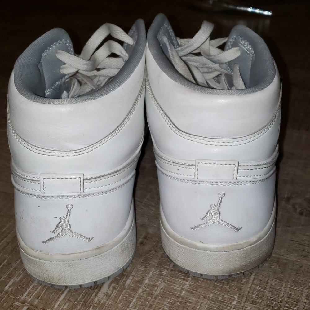 Air Jordan - Picture 2 of 4
